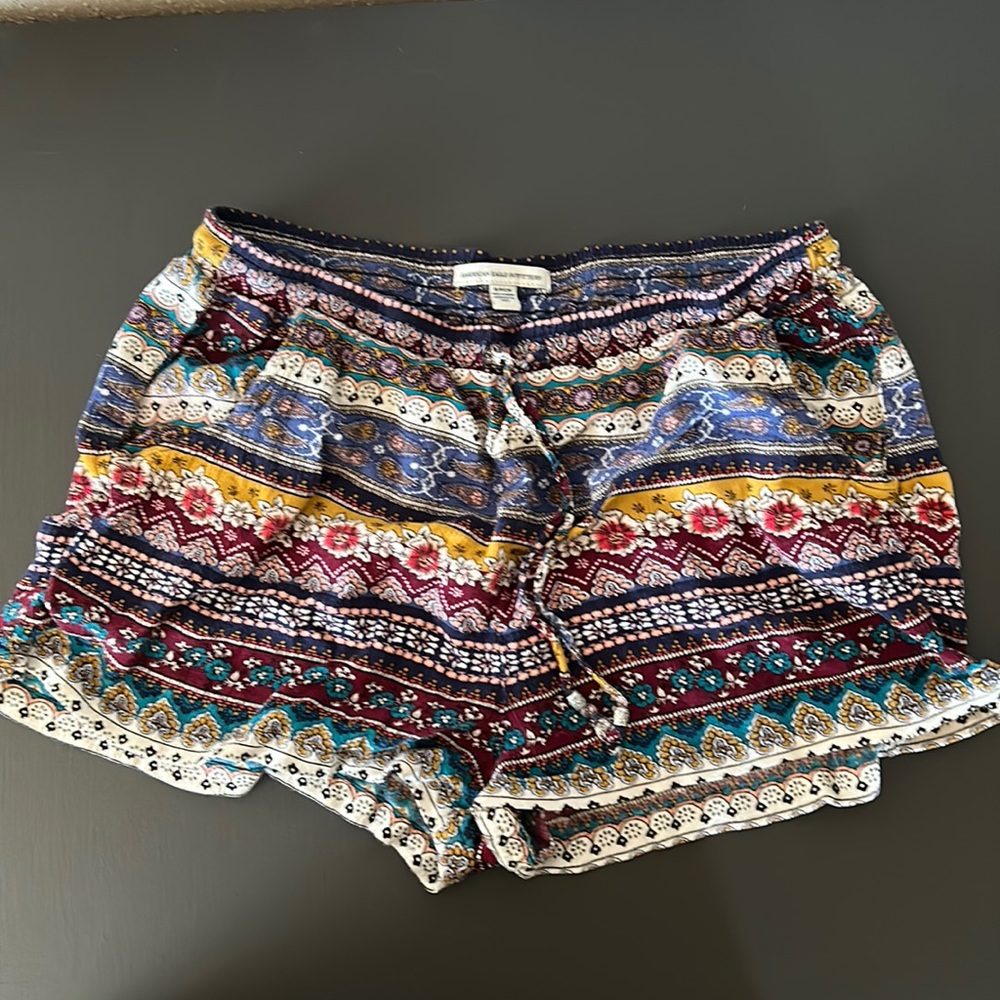 American Eagle size small pattern shorts